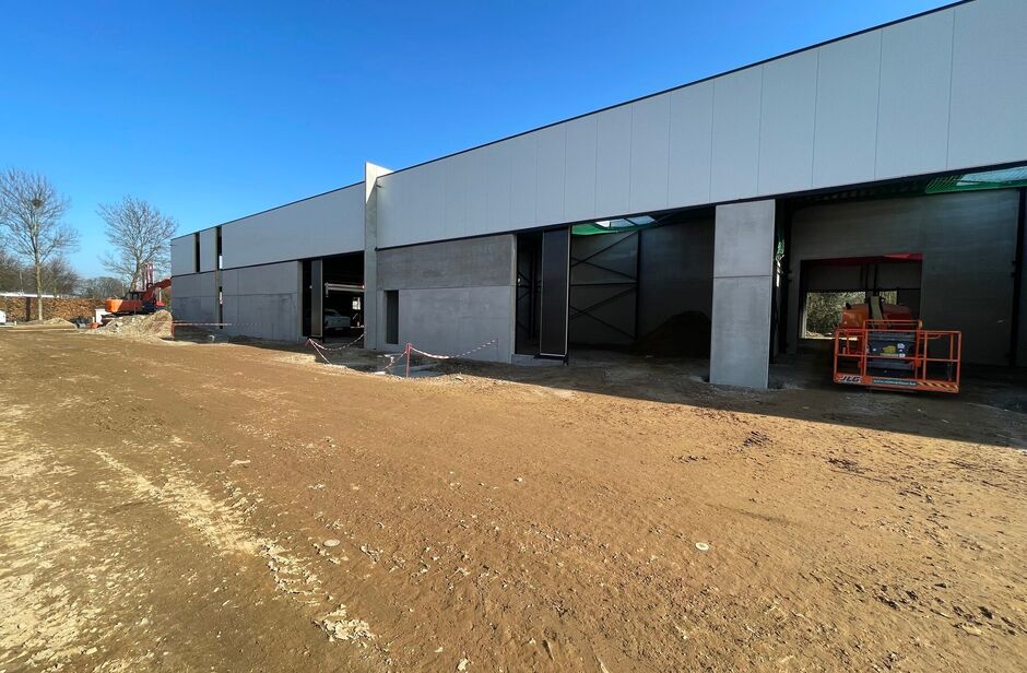 In de industriezone 'De Vloeiende' te Kapellen wordt een nieuw bedrijvenpark opgetrokken. Het betreft in totaal een verkoop van 20 nieuwbouw KMO-units, verdeeld over 2 gebouwen. Er zijn oppervlaktes beschikbaar vanaf 159 m². De units zijn samenvoegbaar o