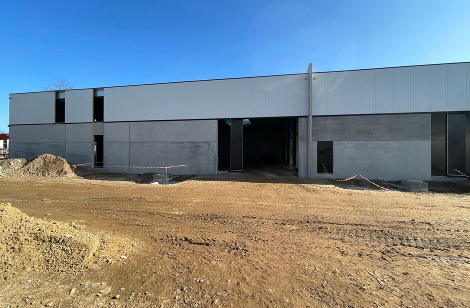 In de industriezone 'De Vloeiende' te Kapellen wordt een nieuw bedrijvenpark opgetrokken. Het betreft in totaal een verkoop van 20 nieuwbouw KMO-units, verdeeld over 2 gebouwen. Er zijn oppervlaktes beschikbaar vanaf 159 m². De units zijn samenvoegbaar o