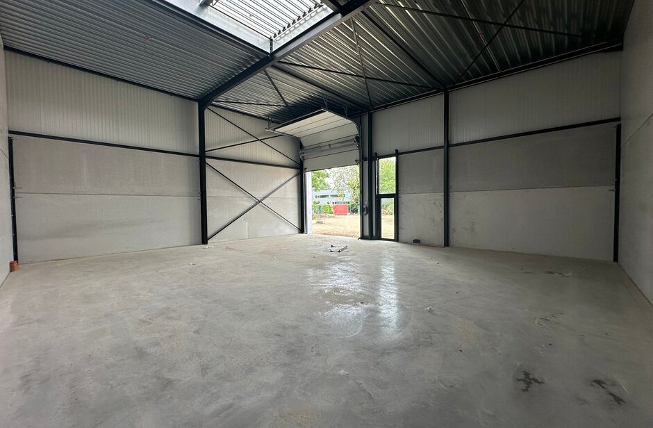 In de industriezone 'De Vloeiende' te Kapellen wordt een nieuw bedrijvenpark opgetrokken. Het betreft in totaal een verkoop van 20 nieuwbouw KMO-units, verdeeld over 2 gebouwen. Er zijn oppervlaktes beschikbaar vanaf 159 m². De units zijn samenvoegbaar o