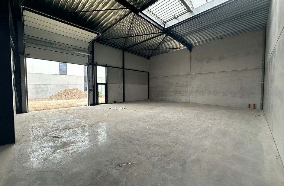 In de industriezone 'De Vloeiende' te Kapellen wordt een nieuw bedrijvenpark opgetrokken. Het betreft in totaal een verkoop van 20 nieuwbouw KMO-units, verdeeld over 2 gebouwen. Er zijn oppervlaktes beschikbaar vanaf 159 m². De units zijn samenvoegbaar o