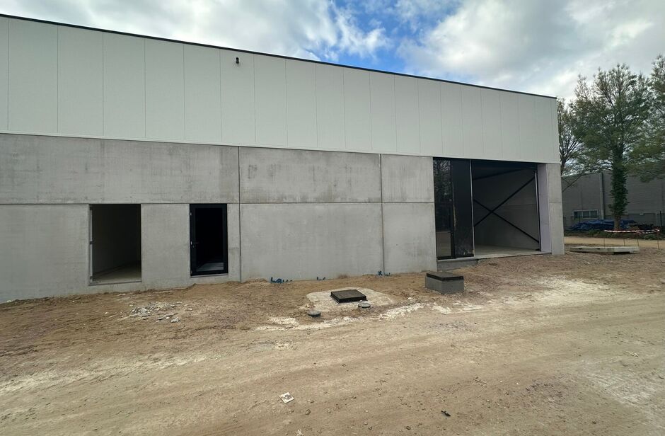 In de industriezone 'De Vloeiende' te Kapellen wordt een nieuw bedrijvenpark opgetrokken. Het betreft in totaal een verkoop van 20 nieuwbouw KMO-units, verdeeld over 2 gebouwen. Er zijn oppervlaktes beschikbaar vanaf 159 m². De units zijn samenvoegbaar o
