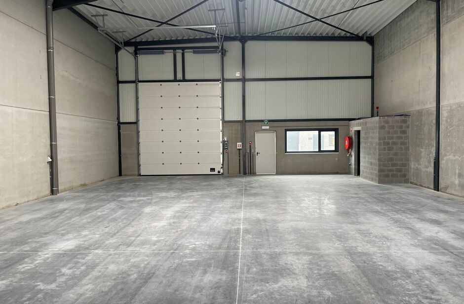 Het betreft de verhuur van nieuwbouw KMO - units langsheen de Oostmalsebaan in Brecht. De units zijn vlot bereikbaar op slechts 10 min van de E19 Antwerpen - Nederland.

Het project omvat 3 units variërend vanaf 221 m², eventueel samenvoegbaar. De units