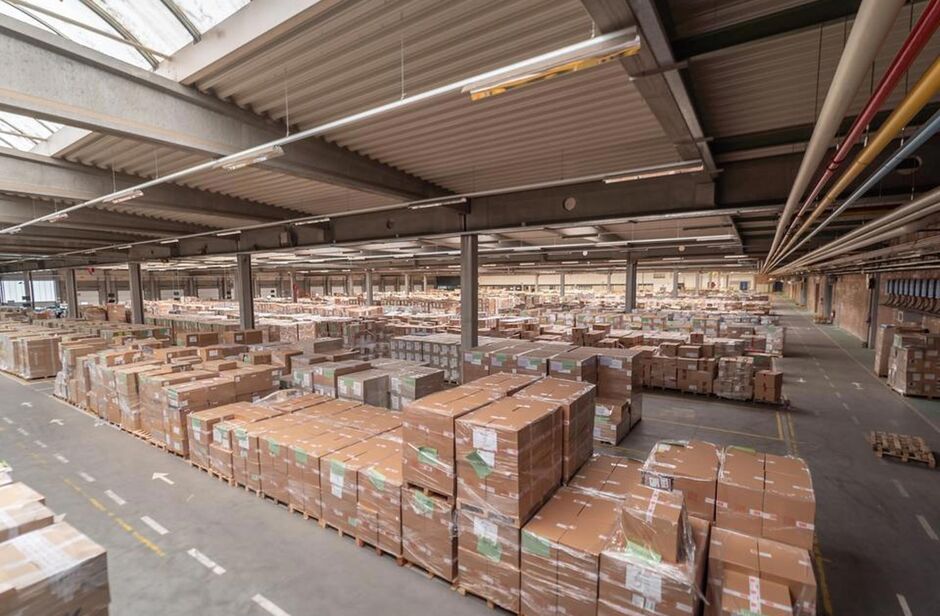 Het betreft de verhuur van een logistiek gebouw te Kontich. Dit gebouw geniet een uitstekende locatie naast de E19. De site ligt op 20 minuten van het centrum van Antwerpen en op 30 minuten van Brussel. Het gebouw bestaat uit 15 000 m² opslagruimte, dewe