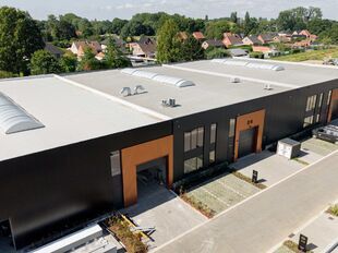 Strategisch gelegen te Heist-op-den-Berg, bieden wij nieuwbouw KMO-units aan in koop/huur
Het project omvat 4 verschillende gebouwen, waarin oppervlaktes beschikbaar zijn vanaf ca. 304 m² tot ca. 6.272 m².
Verkoopprijzen exclusief btw en aankoopkosten