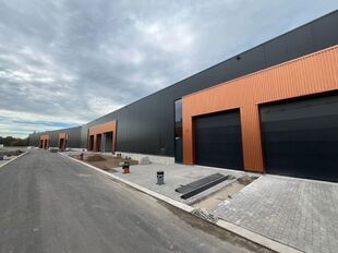 Strategisch gelegen te Heist-op-den-Berg, bieden wij nieuwbouw KMO-units aan in koop/huur
Het project omvat 4 verschillende gebouwen, waarin oppervlaktes beschikbaar zijn vanaf ca. 304 m² tot ca. 6.272 m².
Verkoopprijzen exclusief btw en aankoopkosten