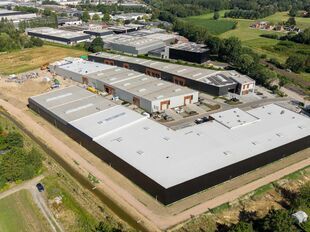 Strategisch gelegen te Heist-op-den-Berg, bieden wij nieuwbouw KMO-units aan in koop/huur
Het project omvat 4 verschillende gebouwen, waarin oppervlaktes beschikbaar zijn vanaf ca. 304 m² tot ca. 6.272 m².
Verkoopprijzen exclusief btw en aankoopkosten