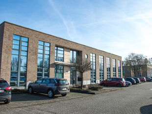 Het E19 Business Park is gelegen langs het Netekanaal en geniet van een uitstekende bereikbaarheid dankzij de nabijheid van de op- en afrit Mechelen-Noord, met directe aansluiting op de E19 Antwerpen-Brussel. Het centrum van Mechelen bevindt zich op minde