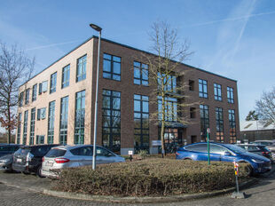 Het E19 Business Park is gelegen langs het Netekanaal en geniet van een uitstekende bereikbaarheid dankzij de nabijheid van de op- en afrit Mechelen-Noord, met directe aansluiting op de E19 Antwerpen-Brussel. Het centrum van Mechelen bevindt zich op minde