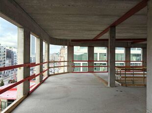 Het betreft de verhuur van moderne kantoorruimtes in het nieuw ontwikkelde gebouw &ldquo;Lennert Van Leemput&rdquo;, gelegen op een iconische hoeklocatie aan de Frankrijklei 15, 2000 Antwerpen (hoek De Keyserlei / Frankrijklei). Dit gebouw onderscheidt zich door 