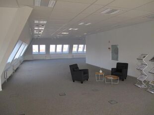 Garden Square is een kwalitatief kantorencomplex in een groene, residenti&euml;le omgeving te Wilrijk, op wandelafstand van De Bist. De site omvat vier gebouwen rond een gemeenschappelijke patio en biedt veel natuurlijk licht en aangename buitenruimtes.

Uits