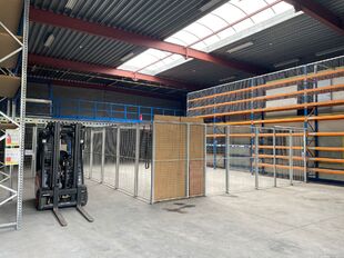 Het betreft de verhuur van een representatieve bedrijfsunit op een zeer centrale locatie te Aartselaar, met een vlotte verbinding naar de A12. 

Momenteel worden er 2 KMO-units te huur aangeboden.

Unit 'G' omvat ca. 730 m&sup2;, bestaande uit 430 m&sup2; opslagr