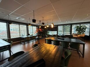 Mechelen Campus is een hoogwaardig en multifunctioneel kantorencomplex met een totale kantooroppervlakte van circa 55.000 m&sup2;, verspreid over 11 gebouwen. De campus wordt gekenmerkt door een markante toren van ongeveer 60 meter hoog, omringd door tien lag