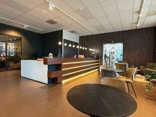 Mechelen Campus is een hoogwaardig en multifunctioneel kantorencomplex met een totale kantooroppervlakte van circa 55.000 m&sup2;, verspreid over 11 gebouwen. De campus wordt gekenmerkt door een markante toren van ongeveer 60 meter hoog, omringd door tien lag