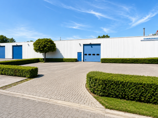 Op een strategische locatie in Schelle, aan de Molenberglei 9-11, bevindt zich dit industrieel gebouw dewelke een uitstekende ligging geniet nabij de A12 (Antwerpen - Brussel). Het gebouw heeft een totale oppervlakte van ca. 1920 m², bestaande uit een ma