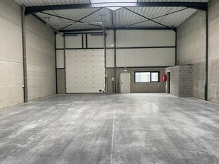 Het betreft de verhuur van nieuwbouw KMO - units langsheen de Oostmalsebaan in Brecht. De units zijn vlot bereikbaar op slechts 10 min van de E19 Antwerpen - Nederland.
Het project omvat 3 units variërend vanaf 221 m², eventueel samenvoegbaar. De units