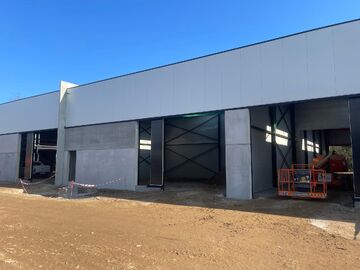 In de industriezone 'De Vloeiende' te Kapellen wordt een nieuw bedrijvenpark opgetrokken. Het betreft in totaal een verkoop van 20 nieuwbouw KMO-units, verdeeld over 2 gebouwen. Er zijn oppervlaktes beschikbaar vanaf 159 m². De units zijn samenvoegbaar o