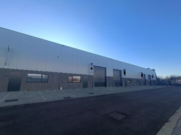 Het betreft de verhuur van nieuwbouw KMO - units langsheen de Oostmalsebaan in Brecht. De units zijn vlot bereikbaar op slechts 10 min van de E19 Antwerpen - Nederland.

Het project omvat 3 units variërend vanaf 221 m², eventueel samenvoegbaar. De units