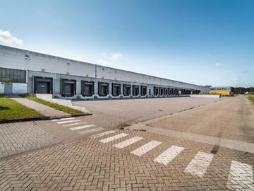 Het betreft de verhuur van een logistiek gebouw te Kontich. Dit gebouw geniet een uitstekende locatie naast de E19. De site ligt op 20 minuten van het centrum van Antwerpen en op 30 minuten van Brussel. Het gebouw bestaat uit 15 000 m² opslagruimte, dewe