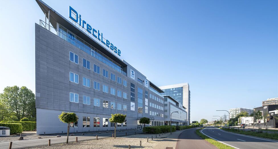 Antwerp Ring Center (ARC) biedt circa 4.000 m&sup2; kwalitatieve en flexibele kantoorruimte, verdeeld over vier bovengrondse verdiepingen. De eerste drie niveaus omvatten elk ca. 1.052 m&sup2;, de bovenste verdieping ca. 844 m&sup2; met aangename zichten. Zowel volle