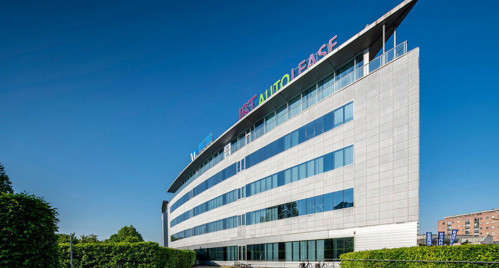 Antwerp Ring Center (ARC) biedt circa 4.000 m&sup2; kwalitatieve en flexibele kantoorruimte, verdeeld over vier bovengrondse verdiepingen. De eerste drie niveaus omvatten elk ca. 1.052 m&sup2;, de bovenste verdieping ca. 844 m&sup2; met aangename zichten. Zowel volle