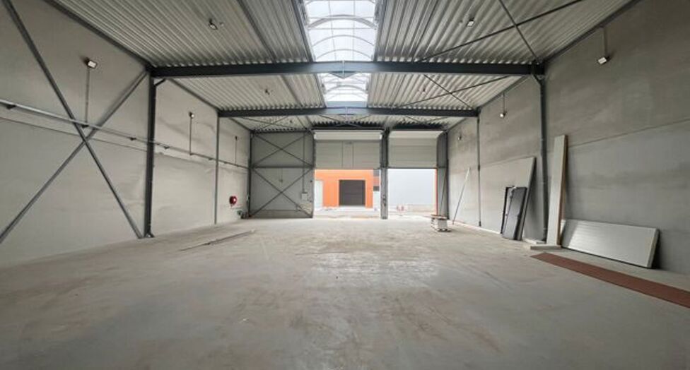 Strategisch gelegen te Heist-op-den-Berg, bieden wij nieuwbouw KMO-units aan in koop/huur
Het project omvat 4 verschillende gebouwen, waarin oppervlaktes beschikbaar zijn vanaf ca. 304 m² tot ca. 6.272 m².
Verkoopprijzen exclusief btw en aankoopkosten