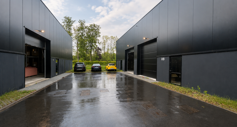 Gelegen langs de Notmeir te Duffel maken deze drie moderne bedrijfsunits deel uit van het recente &ldquo;Duffel Business Park&rdquo;, een kwalitatief nieuw KMO-project op een strategische locatie tussen Antwerpen en Brussel.

Het bedrijvenpark bevindt zich tussen