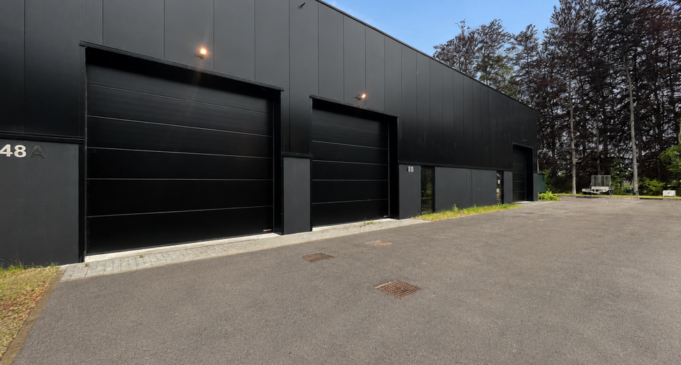 Gelegen langs de Notmeir te Duffel maken deze drie moderne bedrijfsunits deel uit van het recente &ldquo;Duffel Business Park&rdquo;, een kwalitatief nieuw KMO-project op een strategische locatie tussen Antwerpen en Brussel.

Het bedrijvenpark bevindt zich tussen