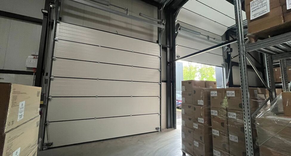 Gelegen langs de Notmeir te Duffel maken deze drie moderne bedrijfsunits deel uit van het recente &ldquo;Duffel Business Park&rdquo;, een kwalitatief nieuw KMO-project op een strategische locatie tussen Antwerpen en Brussel.

Het bedrijvenpark bevindt zich tussen