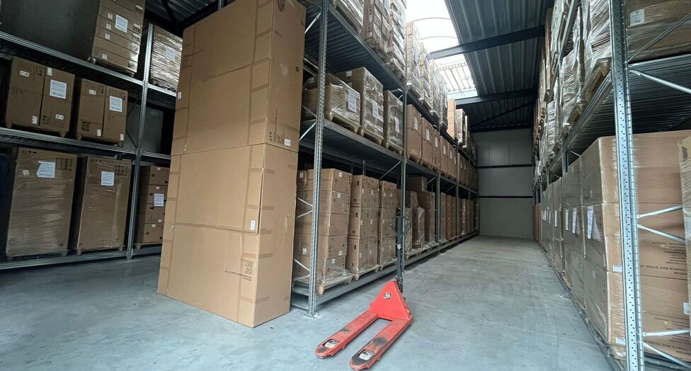 Gelegen langs de Notmeir te Duffel maken deze drie moderne bedrijfsunits deel uit van het recente &ldquo;Duffel Business Park&rdquo;, een kwalitatief nieuw KMO-project op een strategische locatie tussen Antwerpen en Brussel.

Het bedrijvenpark bevindt zich tussen