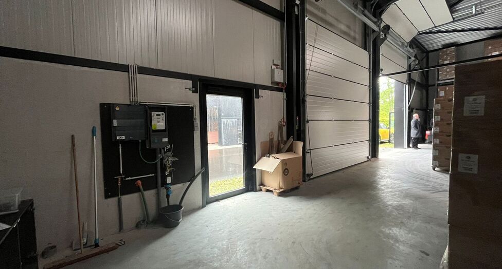 Gelegen langs de Notmeir te Duffel maken deze drie moderne bedrijfsunits deel uit van het recente &ldquo;Duffel Business Park&rdquo;, een kwalitatief nieuw KMO-project op een strategische locatie tussen Antwerpen en Brussel.

Het bedrijvenpark bevindt zich tussen