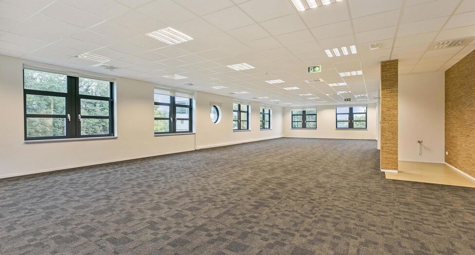 Het E19 Business Park is gelegen langs het Netekanaal en geniet van een uitstekende bereikbaarheid dankzij de nabijheid van de op- en afrit Mechelen-Noord, met directe aansluiting op de E19 Antwerpen-Brussel. Het centrum van Mechelen bevindt zich op minde