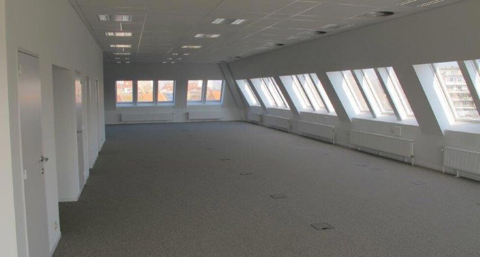 Garden Square is een kwalitatief kantorencomplex in een groene, residenti&euml;le omgeving te Wilrijk, op wandelafstand van De Bist. De site omvat vier gebouwen rond een gemeenschappelijke patio en biedt veel natuurlijk licht en aangename buitenruimtes.

Uits