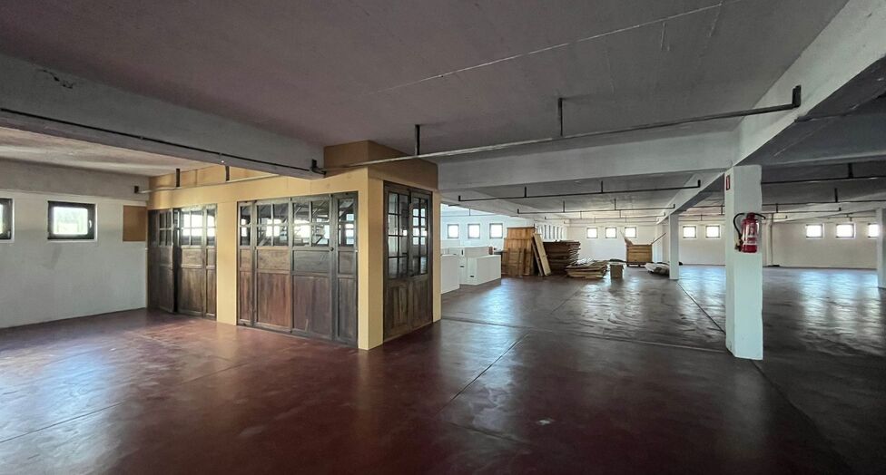 Op een strategische locatie aan de Noorderlaan te Antwerpen, vlakbij de haven en belangrijke ontsluitingswegen, bieden wij twee opslagverdiepingen aan van telkens ca. 2.300 m&sup2;.

Beide verdiepingen zijn bereikbaar via twee functionele goederenliften.

Ide