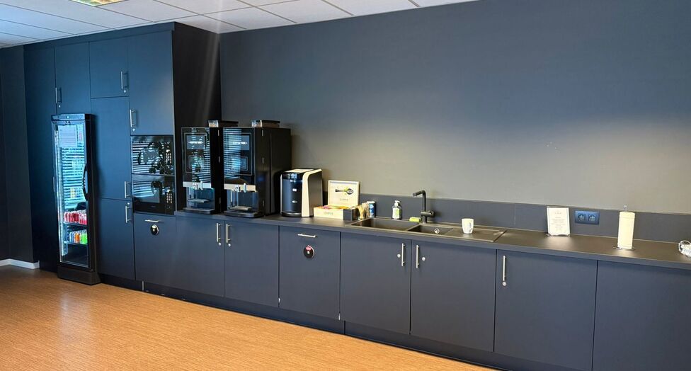 Mechelen Campus is een hoogwaardig en multifunctioneel kantorencomplex met een totale kantooroppervlakte van circa 55.000 m&sup2;, verspreid over 11 gebouwen. De campus wordt gekenmerkt door een markante toren van ongeveer 60 meter hoog, omringd door tien lag