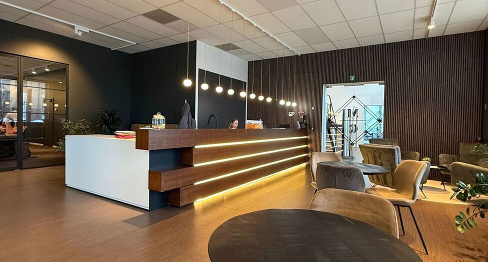 Mechelen Campus is een hoogwaardig en multifunctioneel kantorencomplex met een totale kantooroppervlakte van circa 55.000 m&sup2;, verspreid over 11 gebouwen. De campus wordt gekenmerkt door een markante toren van ongeveer 60 meter hoog, omringd door tien lag