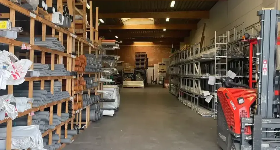 Het betreft de verhuur van verschillende KMO-units met kantoren, gelegen in bedrijvenpark Kontich I & II. Het bedrijvenpark is uitstekend gelegen langs de Prins Boudewijnlaan, in de onmiddellijke nabijheid van de op- en afrit Kontich van de E19 (Antwerpen