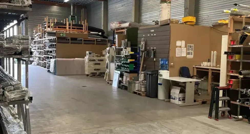 Het betreft de verhuur van verschillende KMO-units met kantoren, gelegen in bedrijvenpark Kontich I & II. Het bedrijvenpark is uitstekend gelegen langs de Prins Boudewijnlaan, in de onmiddellijke nabijheid van de op- en afrit Kontich van de E19 (Antwerpen