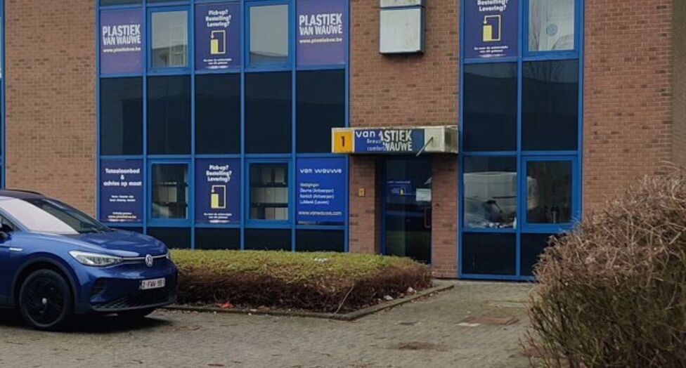 Het betreft de verhuur van verschillende KMO-units met kantoren, gelegen in bedrijvenpark Kontich I & II. Het bedrijvenpark is uitstekend gelegen langs de Prins Boudewijnlaan, in de onmiddellijke nabijheid van de op- en afrit Kontich van de E19 (Antwerpen