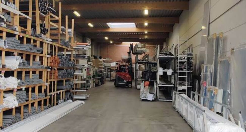 Het betreft de verhuur van verschillende KMO-units met kantoren, gelegen in bedrijvenpark Kontich I & II. Het bedrijvenpark is uitstekend gelegen langs de Prins Boudewijnlaan, in de onmiddellijke nabijheid van de op- en afrit Kontich van de E19 (Antwerpen