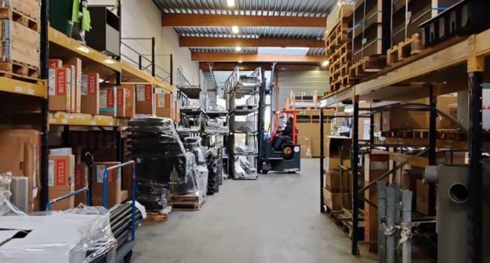 Het betreft de verhuur van verschillende KMO-units met kantoren, gelegen in bedrijvenpark Kontich I & II. Het bedrijvenpark is uitstekend gelegen langs de Prins Boudewijnlaan, in de onmiddellijke nabijheid van de op- en afrit Kontich van de E19 (Antwerpen