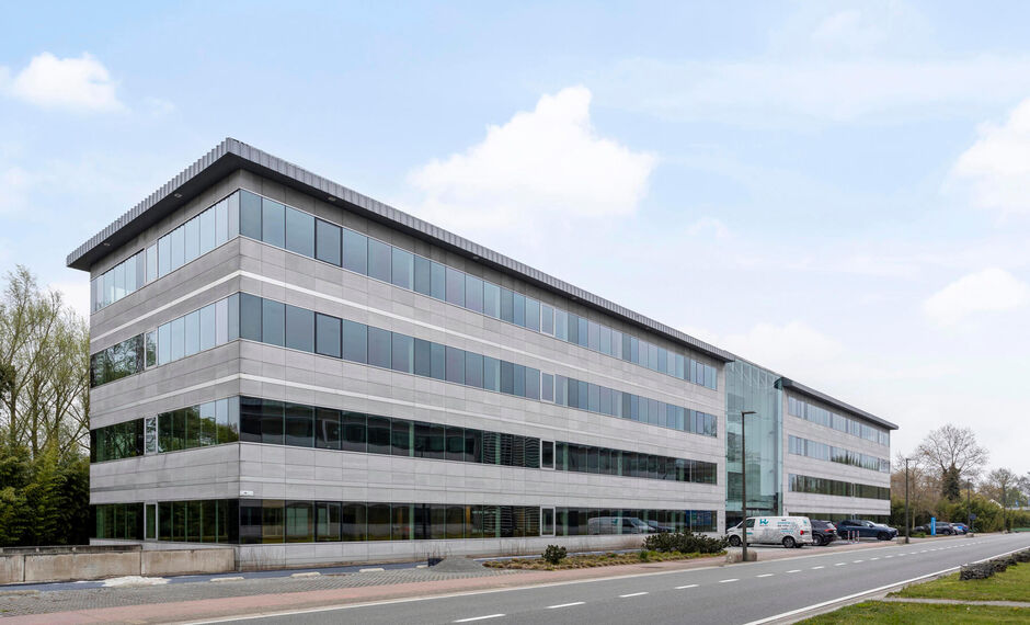 FORUM bevindt zich in het bruisende OFFICE PARK MECHELEN, dat bestaat uit vier gebouwen met een totale kantoorruimte van 30.000m². Het park biedt een bedrijfsrestaurant en ruime parkeergelegenheid, zowel ondergronds als bovengronds.
De locatie van FORUM