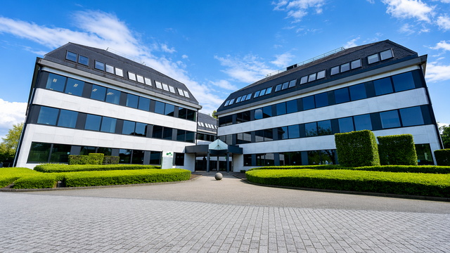 Garden Square is een kwalitatief kantorencomplex in een groene, residenti&euml;le omgeving te Wilrijk, op wandelafstand van De Bist. De site omvat vier gebouwen rond een gemeenschappelijke patio en biedt veel natuurlijk licht en aangename buitenruimtes.

Uits