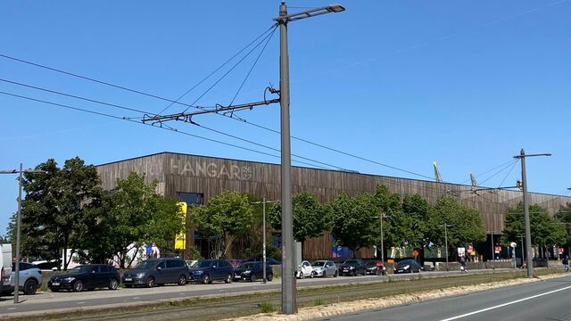 Hanger 26/27
