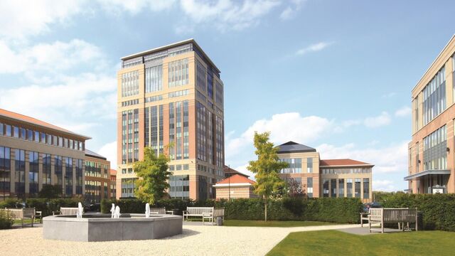 Mechelen Campus is een hoogwaardig en multifunctioneel kantorencomplex met een totale kantooroppervlakte van circa 55.000 m&sup2;, verspreid over 11 gebouwen. De campus wordt gekenmerkt door een markante toren van ongeveer 60 meter hoog, omringd door tien lag