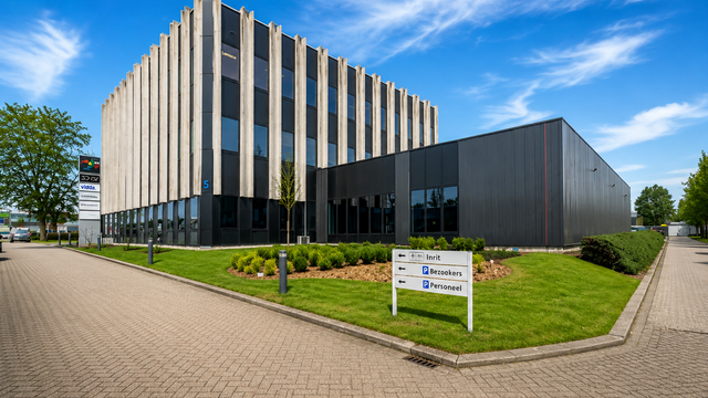 Op een zichtlocatie langs de Prins Boudewijnlaan in Kontich bevindt zich een representatief en modern kantoorgebouw met een totale oppervlakte van 6.500 m², verdeeld over drie bovengrondse verdiepingen.
Dankzij de strategische ligging, vlak bij de op- e