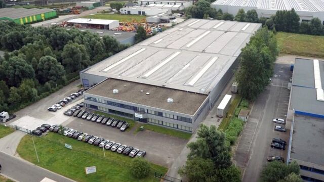 In dit representatieve semi-industriële gebouw bieden wij verschillende oppervlaktes te huur aan.

Huurprijzen exclusief Onroerende Voorheffing en servicekosten.

Contacteer ons voor verdere informatie of om een bezoek ter plaatse in te plannen.