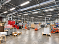 Op een uitstekende zichtlocatie langs de Ring van Lier, aan de Industriestraat 5, bevindt zich dit multifunctionele bedrijfsgebouw, gelegen binnen de industriezone II-Hagenbroek. Het geheel is gelegen in een gebied bestemd voor milieubelastende industrie