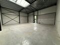 In dit nieuwbouwproject in industriezone 'De Vloeiende' te Kapellen bieden wij deze twee KMO-units te huur aan. Het project is zeer centraal gelegen in de regio Kapellen/Ekeren/Brasschaat en biedt een vlotte verbinding met de Antwerpse Haven.
Deze units