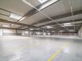 Het betreft de verhuur van een logistiek gebouw te Kontich. Dit gebouw geniet een uitstekende locatie naast de E19. De site ligt op 20 minuten van het centrum van Antwerpen en op 30 minuten van Brussel. Het gebouw bestaat uit 15 000 m² opslagruimte, dewe