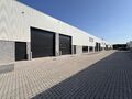 Aan de Starrenhoflaan in Kapellen bevindt zich dit moderne nieuwbouw KMO-project met diverse units te huur.
Dankzij de strategische ligging, in de nabijheid van belangrijke invalswegen en op korte afstand van de A12, is de site uitstekend bereikbaar voor